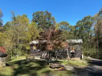 BEAUTIFUL LOG CABIN NEAR NEW RIVER HIKING STARGAZING WIFI NICE COUPLES RETREAT