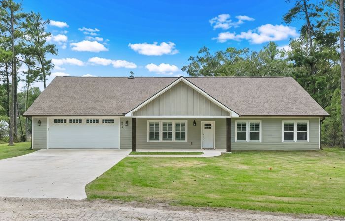 Beautiful lake home in heart of Rayburn Country!