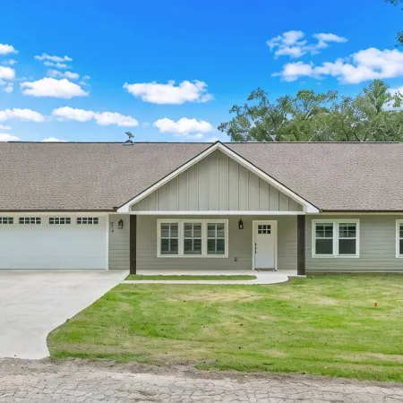Beautiful lake home in heart of Rayburn Country!