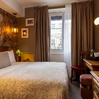 Welcome Hotel Hotel dekat Alun-alun Place Saint-Michel