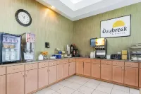 Days Inn by Wyndham Windsor Locks / Bradley Intl Airport - breakfast