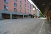 Qvist Hotel - موقف سيارات
