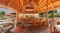Febri's Hotel & Spa - parking