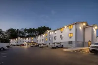 Super 8 by Wyndham Homewood Birmingham Area - parking