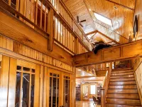 Large Family Lodge w/ Hot Tub, Sports Game Room, Gaming Room, and Pet Friendly! Hotels in Ripton