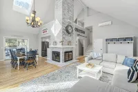 5-Bedroom Vacation Home Just 3 Minutes Drive to Cape Cod Beaches