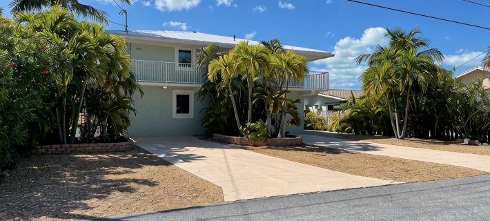 Large Full Duplex with Pool / Hot tub Pet Friendly  581- 591 10th Street Hotels in Marathon