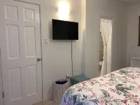 Sunshine & Happiness! 2 BR Home, pool & ocean view - balcony