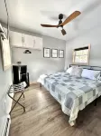 J19 South • Direct Trail Access  • King Suite • in Town • Fast WiFi • Sleeps 7