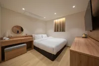 The Mui Hotel - 2-Star