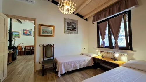 Pony's Cottage in Tuscan hills facing the sea