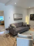 Steps from Downtown Mystic / Newly Renovated Modern Apartment - 4-Sterne