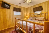 Private - Spacious- Creek Lined Cabin - balcony