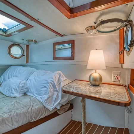 Historic Charming Boat in Downtown Harbor