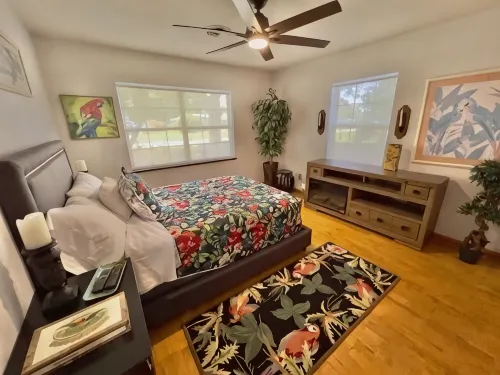 Home with play room, enclosed pool and hot tub. Only 10 minutes from the beach! - プール