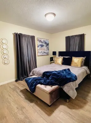 Family-sized house with plenty of space with game room & covered patio