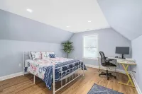 Tip Of The Town Fresh and New 3 Bedroom Nest - Bungalows