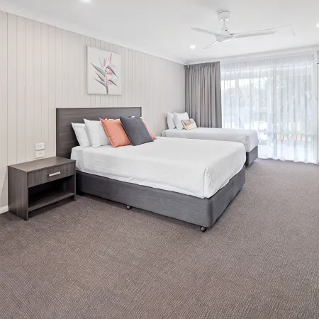 Hive Hotel, Moruya