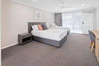 Hive Hotel, Moruya - parking
