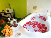 Pinky Marine Pension - Hot Tub