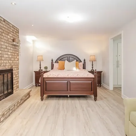 Pearson Gateway Executive Suite – 2Br + 2 Parking