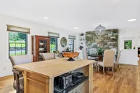 Group Estate with Pool & Hot Tub