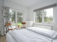 Child Friendly, 5 bedrooms, 2 bathrooms, 3 Toillets, Sauna, large garden Hotels in De Cocksdorp