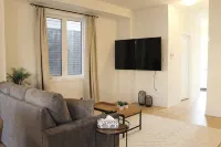 Newly Built 3-bedroom house with WiFi, Parking and AC 15 mins to the Falls - 3-Star