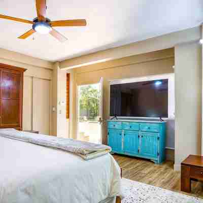 Beachfront Gated Retreat with Coastal Charm Rooms