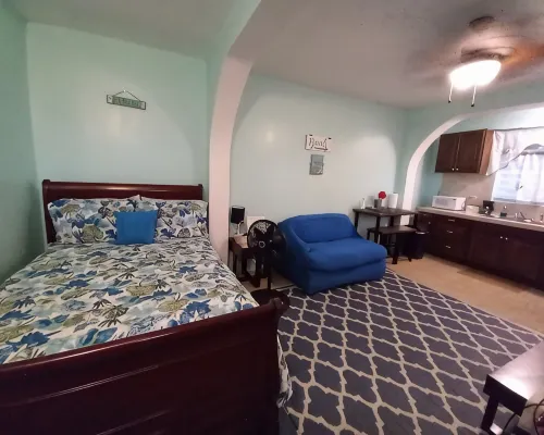 Beautiful Apartment w- gorgeous expansive views, beautiful fruit trees & gardens Hotels in Northside