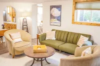 Downtown 3 BDRM Charming Casita - 방갈로