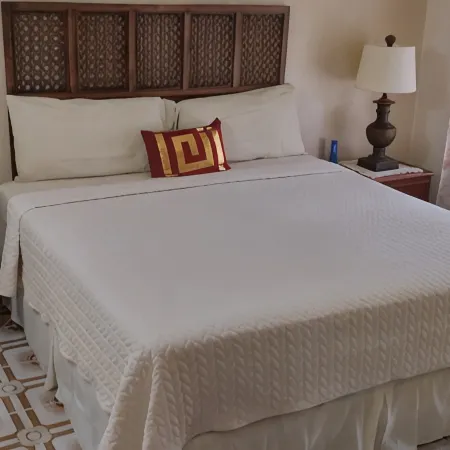 FAMILY GETAWAY LOCATION Spacious four-bedroom home near beaches