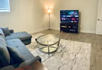 Luxe 3-bedroom unit in North London, close to Masonville and Western University - Homestays