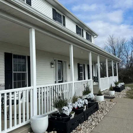 Spacious 5-bedroom country home in serene Williamstown near the Ark and lake