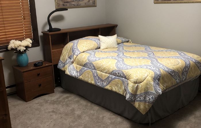 Clean and Comfy!! 2 Bedrooms!