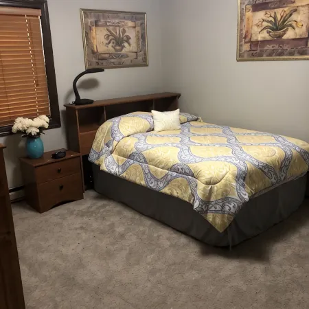 Clean and Comfy!! 2 Bedrooms!