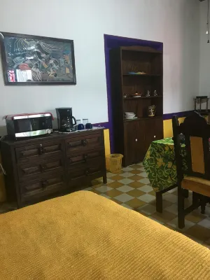 The room it self accessed by a complety private entrance , new matress - Homestays