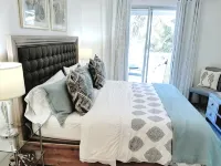 POSHPADZ -Villa Koalua Walk to Jupiter Beach-Prime Lake Views-Resort Setting - balcony