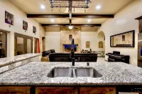 Tuscan Villa Outdoor Living, Jacuzzi & Gym - Villas