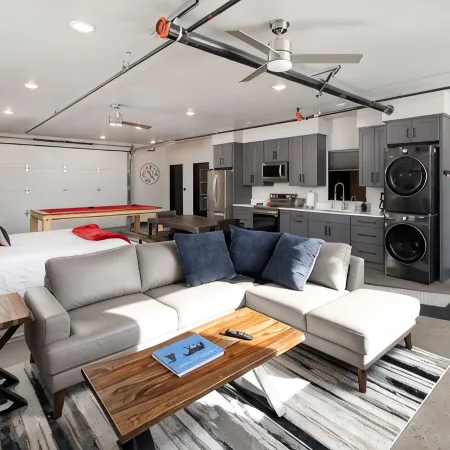 Industrial Retreat Where Recreation Abounds! Dogs OK, Pool Table, BBQ & More!