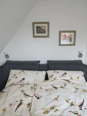 Ferienwohnung mit Kamin, Balkon, Boxspringbett, 3 Personen, See-und Waldnähe - Wifi