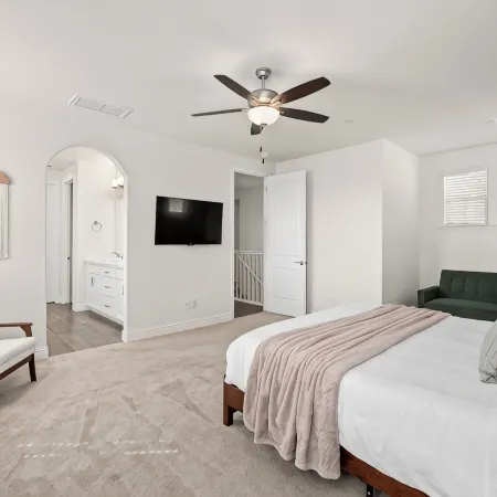 Brand New, Pool, Game Room, BBQ, 2 King Suites!