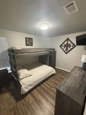 . Central to OLOL hospital 5 mins. Perkins Rowe Shopping 6 mins, LSU 15 mins.. - Condos