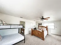 Hilltop Haven on 31 acres w/ Breathtaking Views, Horses, & Epic Fire Pit - con encanto
