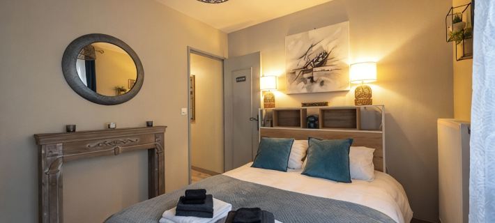 2 Bedroom Apartment Private Parking Normandy Bayeux D-Day Beaches Ξενοδοχεία στην πόλη Bayeux
