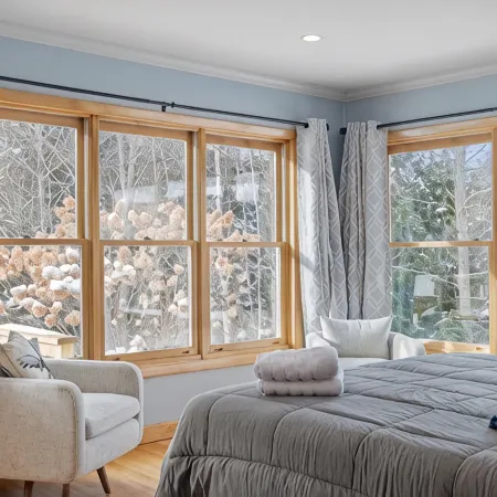 70 Acre White Mountain Estate - Trails, Views, Privacy