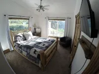 6 Bedroom Mountain Retreat  37 Acres, Close to Hwy 285, Borders National Forest Hotels in Bailey