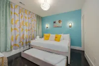 Ultra Heated Rooftop Pool! Arcade, Elevator, EV Charger, Sleeps 12, Full Home - สระว่ายน้ำส่วนตัว