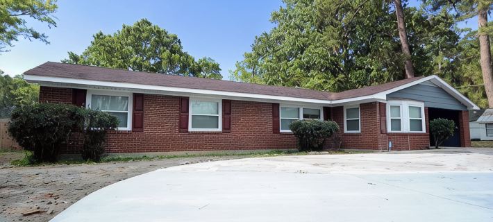 Charming 4-bedroom house with Private Pool near Savannah Hotels in Pooler