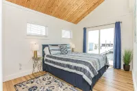 Decked Out - Tranquil! Immaculate! Unique! Downtown! Dock Your Boat!! - House Boats